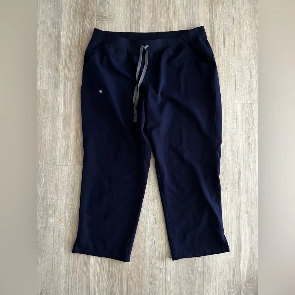FIGS Women’s Kade Cargo Scrub Pants Navy - 3X Petite - Picture 1 of 6
